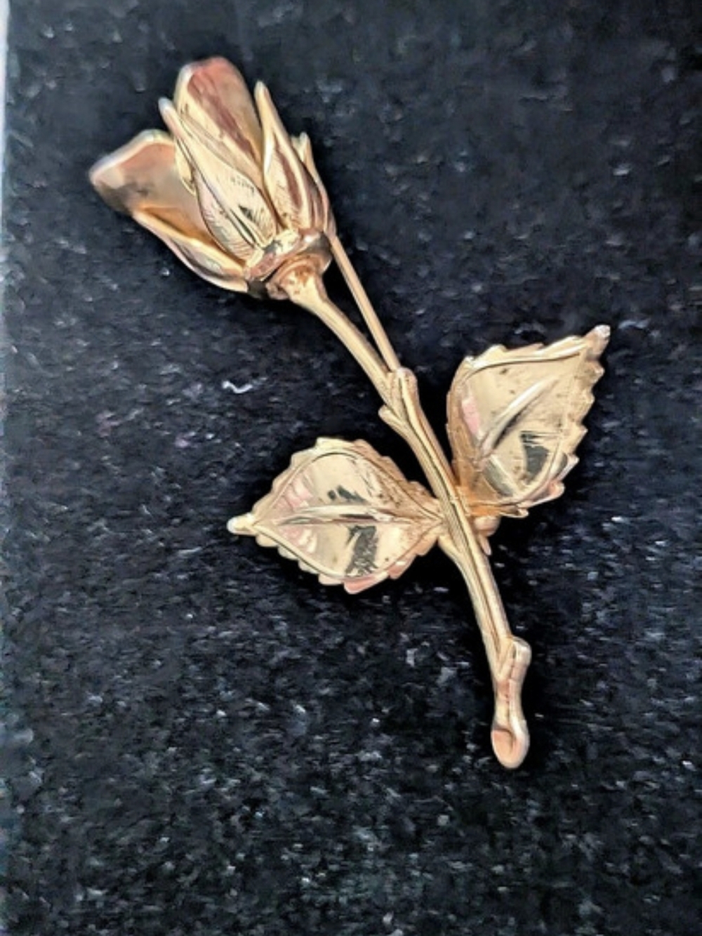 Vintage Floral Leaf Brooch in Gold
